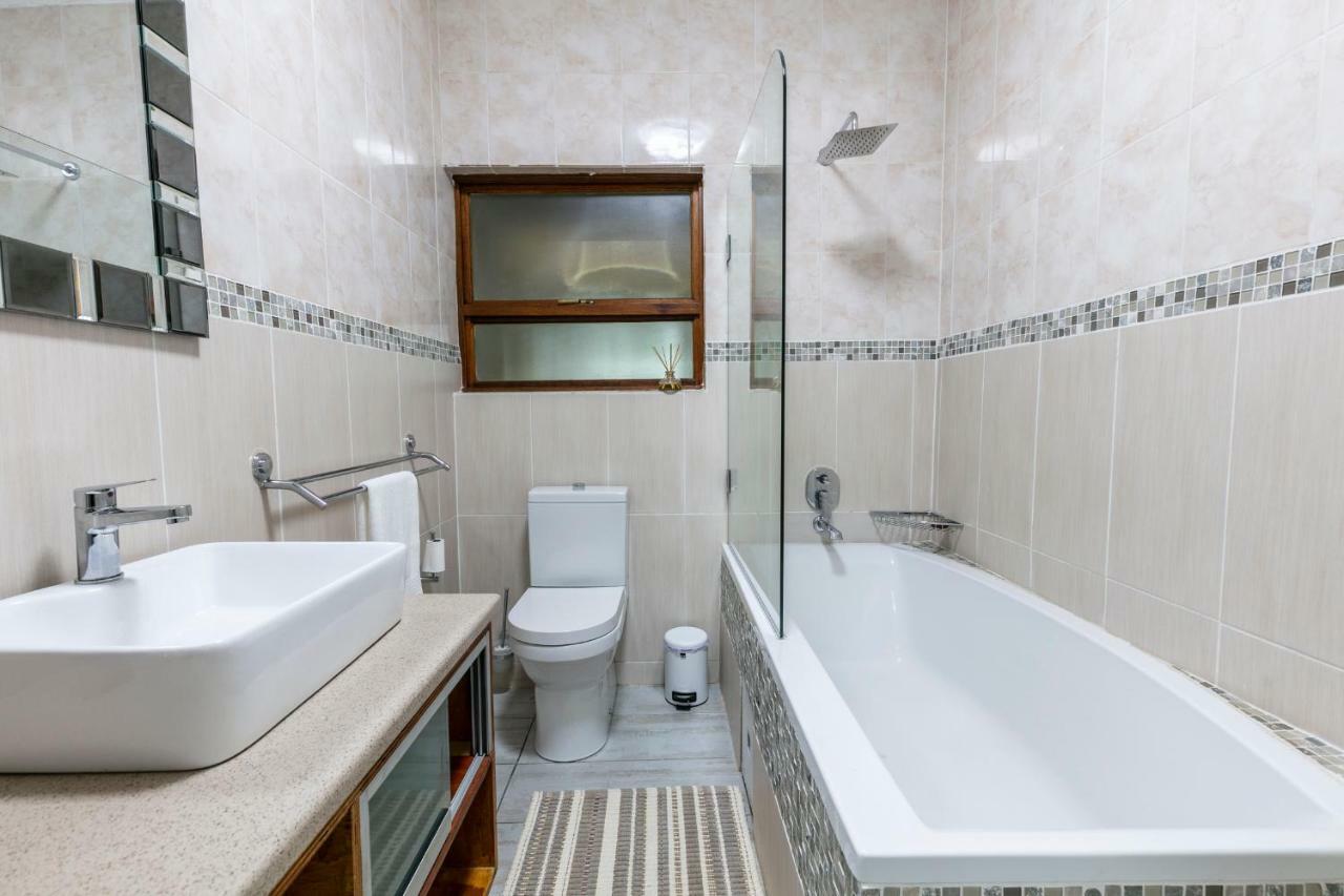 Orchid Luxury Boutique Guesthouse 가보로네 외부 사진