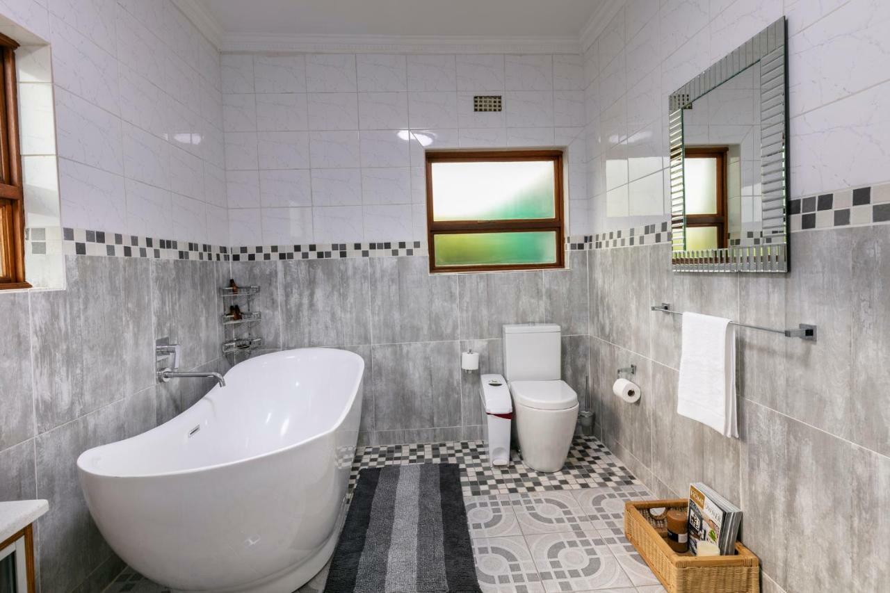Orchid Luxury Boutique Guesthouse 가보로네 외부 사진